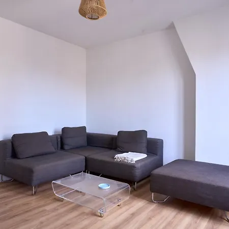 Bright 1br Parisian Retreat Italy Square | By Airnest Appartement