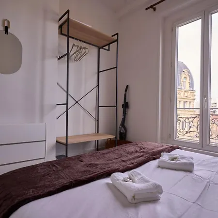 Bright 1br Parisian Retreat Italy Square | By Airnest