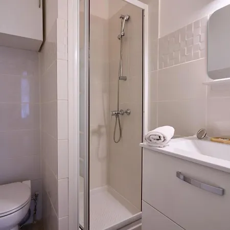 Apartment Bright 1br Parisian Retreat Italy Square | By Airnest
