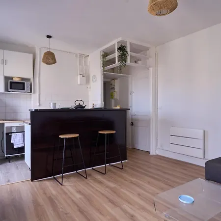 Bright 1br Parisian Retreat Italy Square | By Airnest *